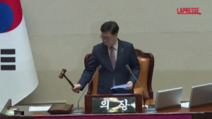 Corea del Sud, approvata legge per indagare su presidente Yool