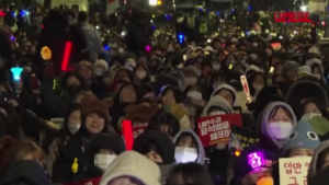 Corea del Sud, centinaia in piazza contro il presidente Yoon