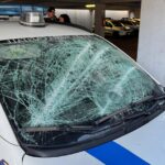 Roma, distrugge auto polizia municipale con un piccone: arrestato