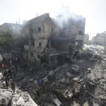 Medio Oriente, Papa e Abbas: “Raggiungere soluzione due Stati”. Raid Idf a Gaza: 25 morti