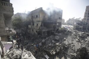 Medio Oriente, Papa e Abbas: “Raggiungere soluzione due Stati”. Raid Idf a Gaza: 25 morti