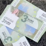 Sciopero generale, Salvini contestato a Roma con banconote da 3€: “Non vogliamo elemosina”