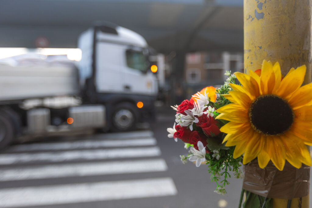 Donna investita a Milano, domiciliari per autista del tir