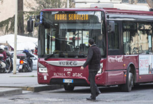 Sciopero generale di 24 ore, stop dai trasporti alla scuola fino alla sanità