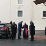 Premier Libano incontra il Papa, l’arrivo in Vaticano