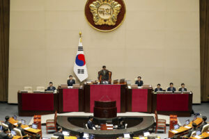 Corea del Sud, impeachment Yoon: i precedenti di Park Geun-hye e Roh Moo-hyun