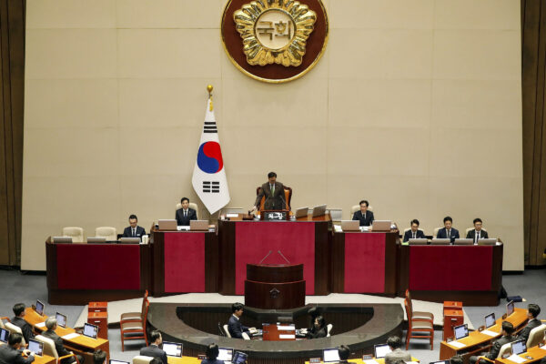 Corea del Sud, impeachment Yoon: i precedenti di Park Geun-hye e Roh Moo-hyun