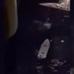 Migranti, barcone si ribalta al largo di Creta: il video dei soccorsi in mare
