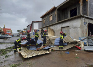 Mayotte, morti per ciclone Chido potrebbero essere centinaia