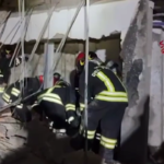 Esplode villetta ad Aprilia, due morti. Le immagini dei vigili del fuoco a lavoro
