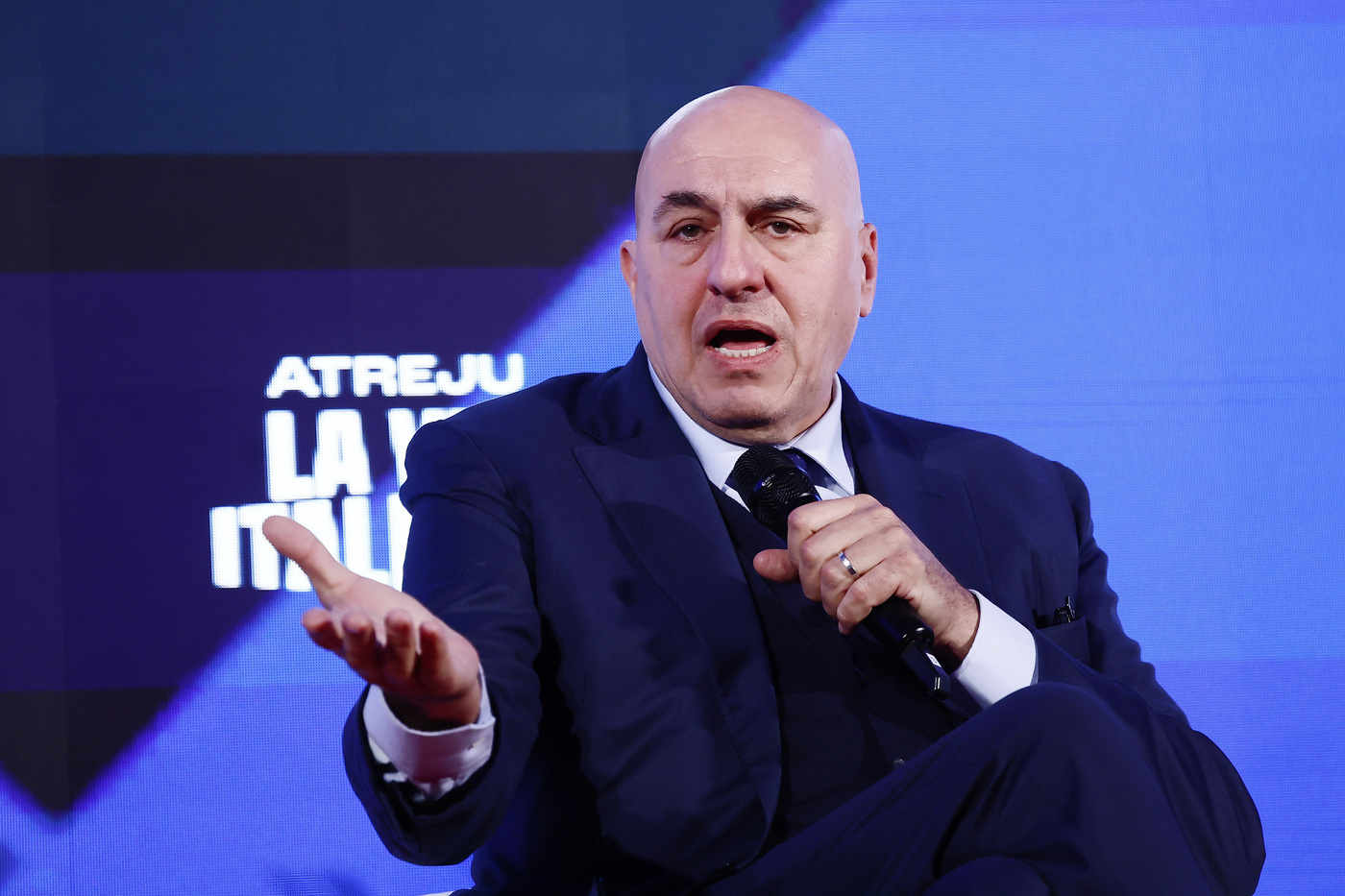Manovra, dietrofront su aumento stipendi dei ministri. Crosetto: “Chiesto ritiro emendamento, stop polemiche”