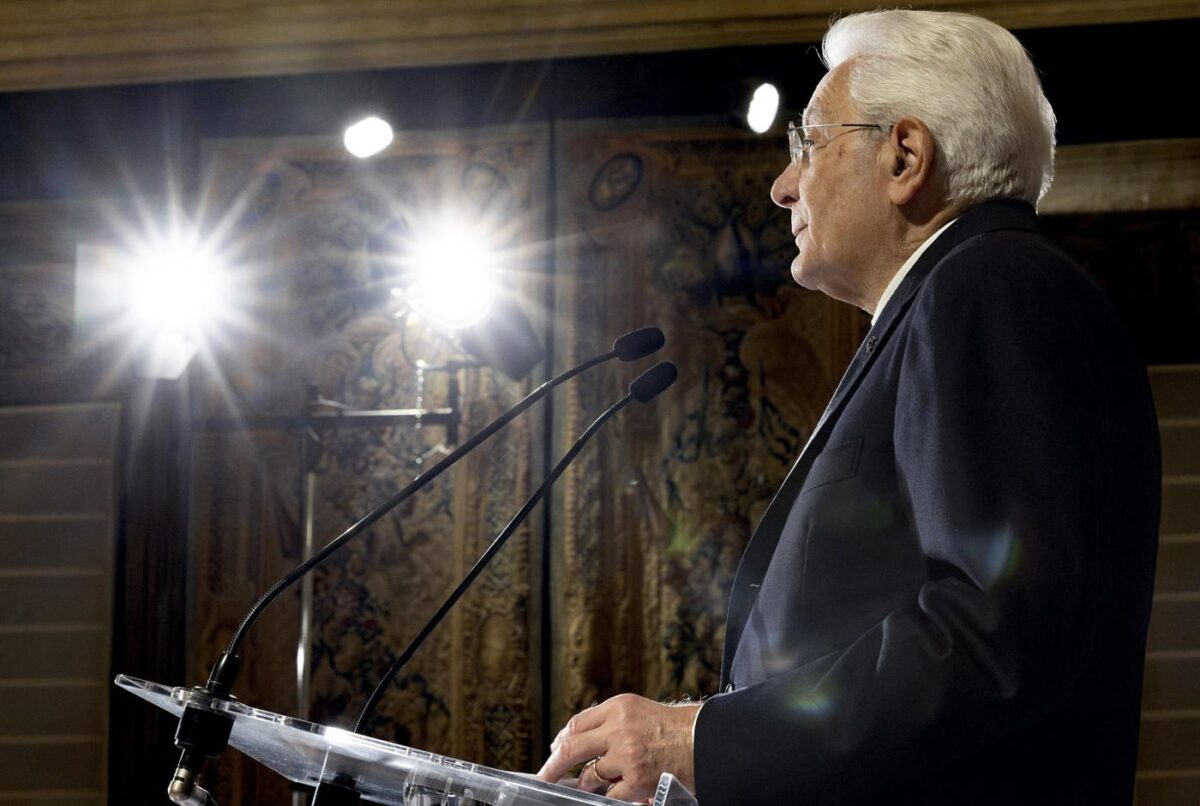Mattarella: “Epoca di grande incertezza, si affacciano sirene del nazionalismo” Mattarella: “Epoca di grande incertezza, si affacciano sirene del nazionalismo”