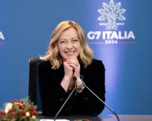 Giorgia Meloni presiede una riunione dei Leader G7