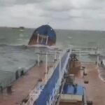Russia, 2 petroliere danneggiate: 3.700 tonnellate di olio combustibile nel Mar Nero