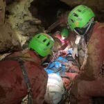 Bergamo, speleologa bloccata in grotta: continuano le operazioni di soccorso