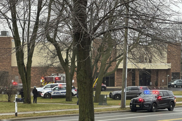 Sparatoria in una scuola in Wisconsin, tre morti: l’assalitore era uno studente