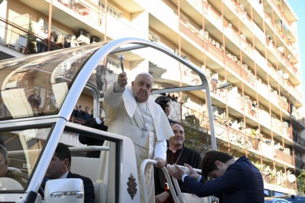 Papa Francesco in visita in Corsica