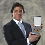 Tom Cruise riceve la massima onorificenza della Marina Usa