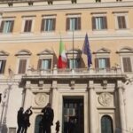 Manovra: stop all’equiparazione compensi dei ministri