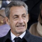 Francia, Sarkozy condannato a 3 anni: uno con il braccialetto elettronico