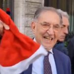 Natale, gli auguri di La Russa fuori dal Senato: “Un pensiero di pace per tutti”