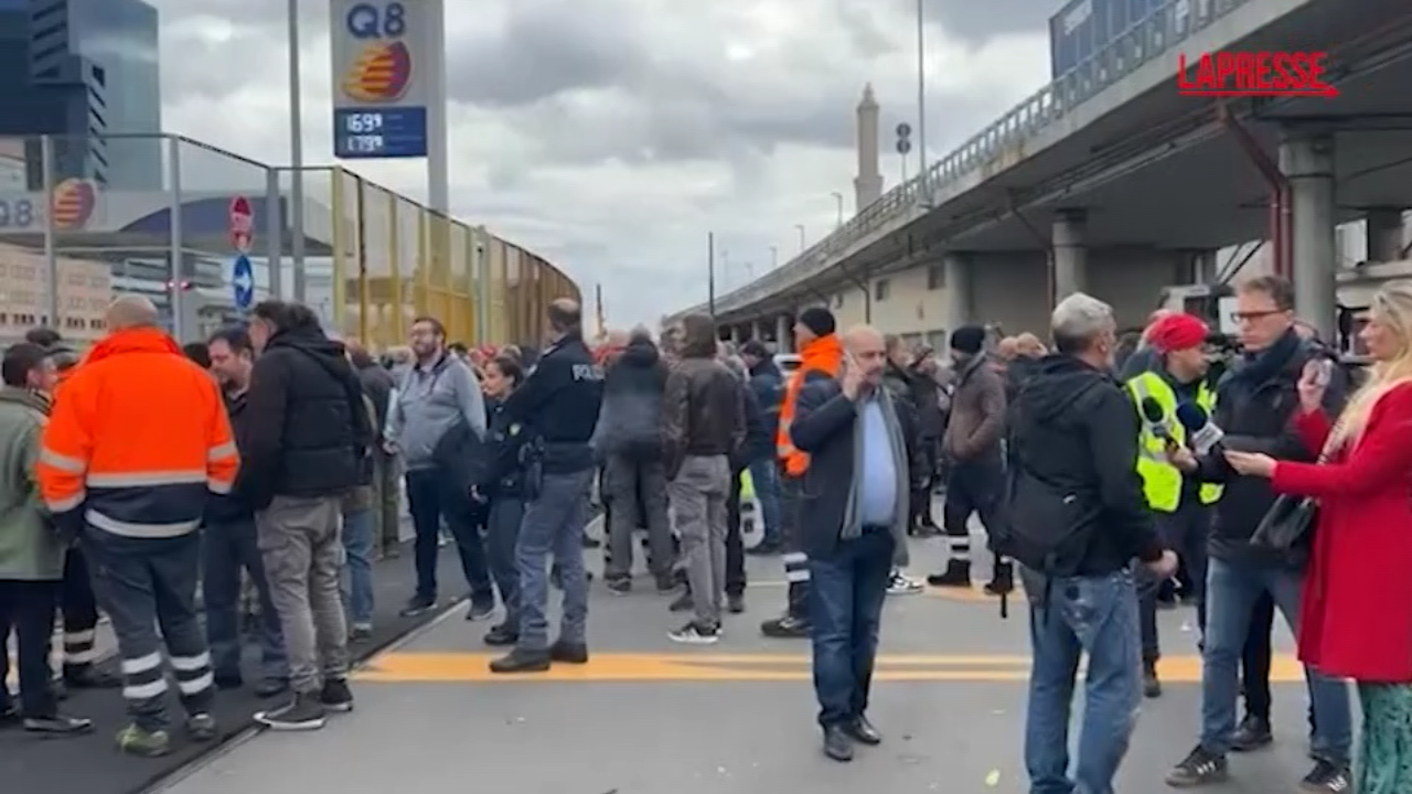 Genova, operaio travolto e ucciso da una ralla al porto: sciopero immediato e manifestazione