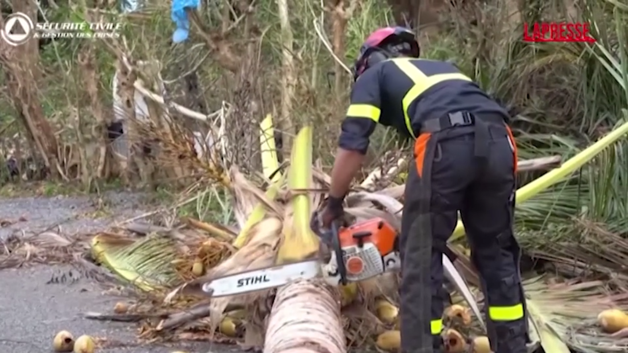 Mayotte, squadre di soccorso al lavoro dopo il ciclone Chido