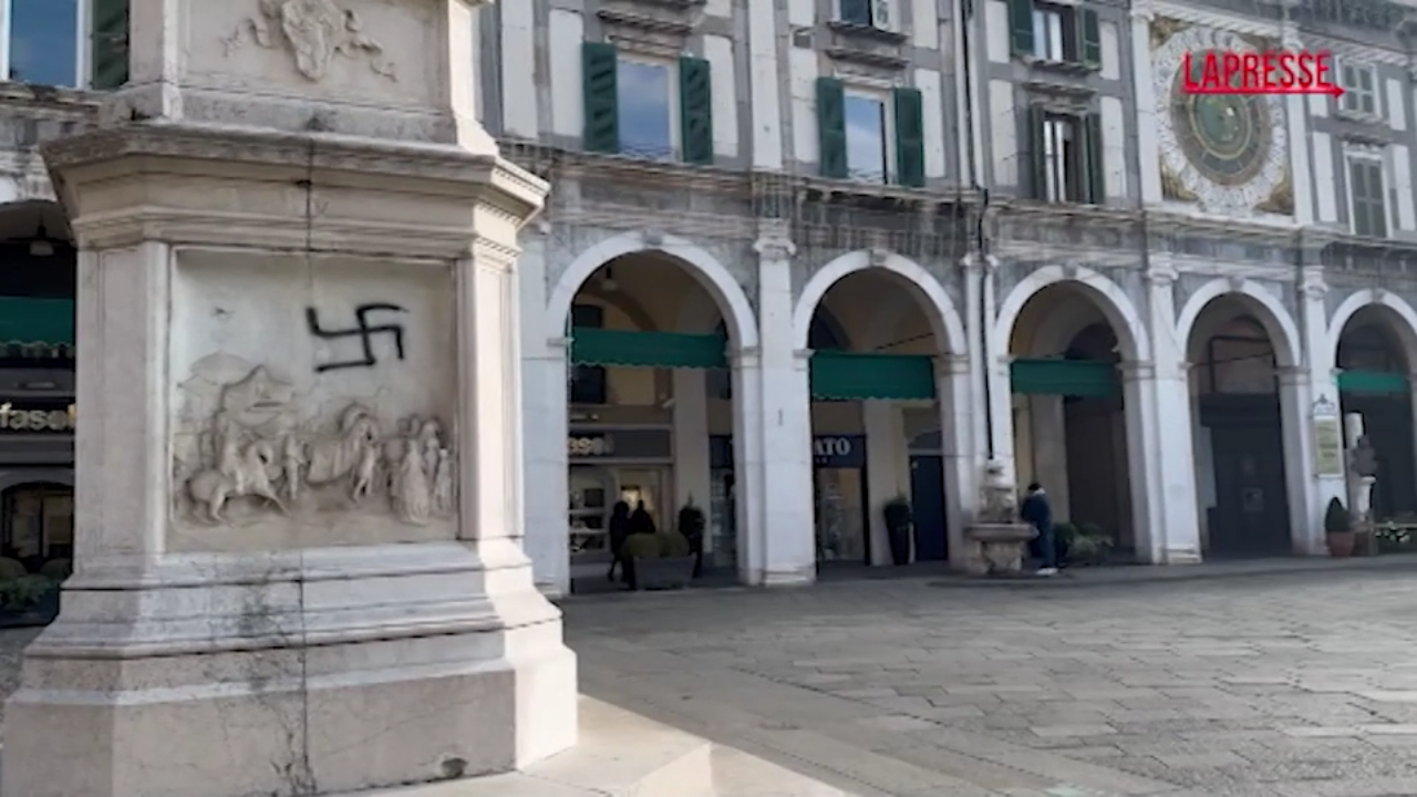 Brescia, svastiche in piazza della Loggia