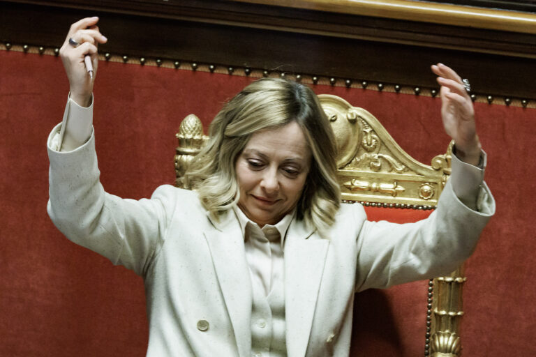 Giorgia Meloni in Senato: le smorfie della premier in Aula