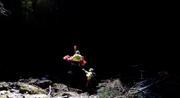 Ottavia Piana, la speleologa in superficie: tratta in salvo da grotta a Bergamo