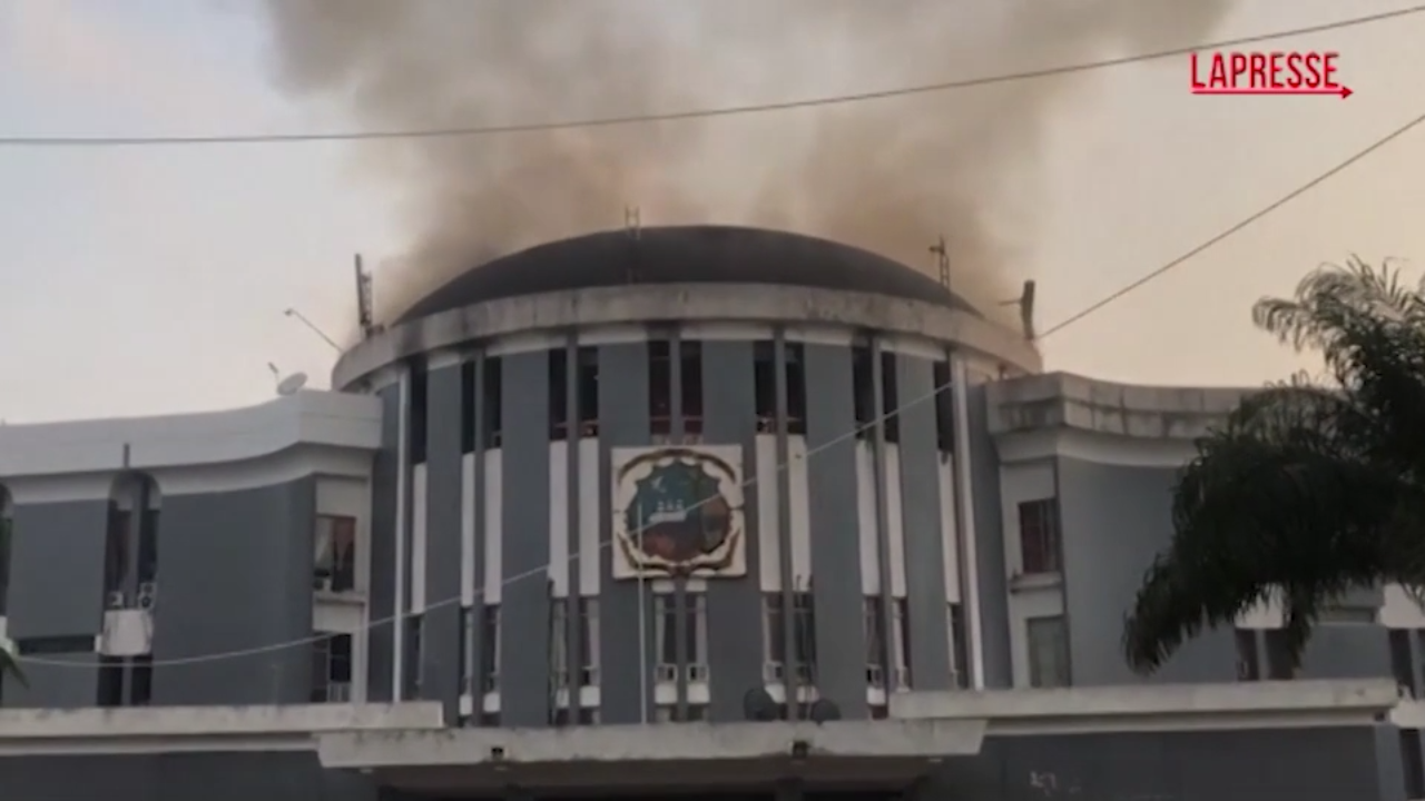 Liberia, scoppia incendio al Campidoglio di Monrovia