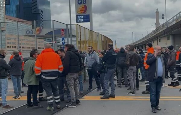 Incidente sul lavoro, operaio muore nel porto di Genova Pra’