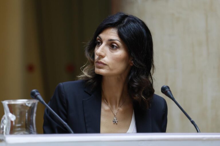 Virginia Raggi porta in tour Women in Charge