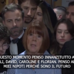 Francia, Gisèle Pelicot dopo la sentenza: “Per le vittime di violenza, condividiamo la stessa lotta”