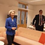 Ue, bilaterale tra von der Leyen e Zelensky: “Oltre 30 miliardi di euro all’Ucraina”