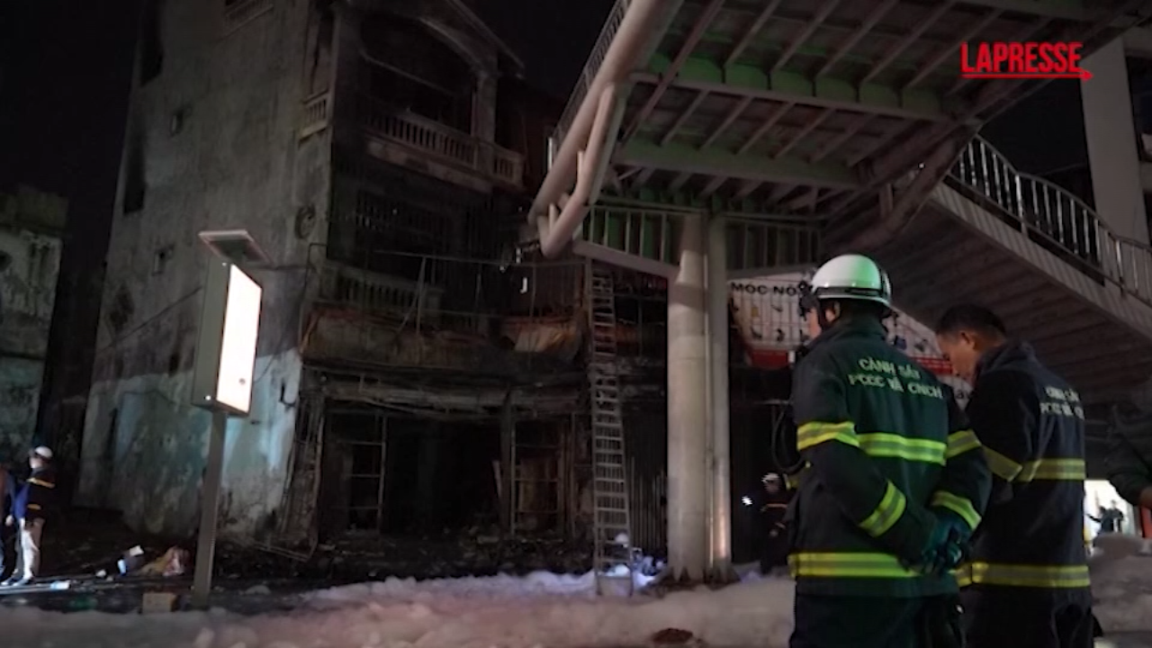 Vietnam, incendio in un bar: almeno 11 morti