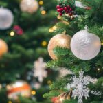 Como, forti raffiche di vento abbattono l’albero di Natale in piazza Duomo