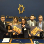 LAV riproduce l’esperienza dei botti vissuta dagli animali: “Serve proibirli per legge”