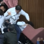 Taiwan, rissa in Parlamento: diversi feriti tra i membri di due partiti