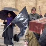 Università, studenti portano bara contro tagli e precarietà