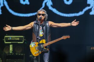 Ligabue, Warner Music Italia acquisisce tutta gli album del rocker