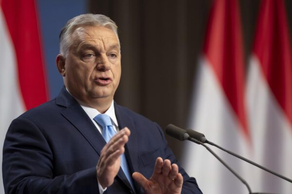 Il primo ministro ungherese Viktor Orban in conferenza stampoa a Budapest