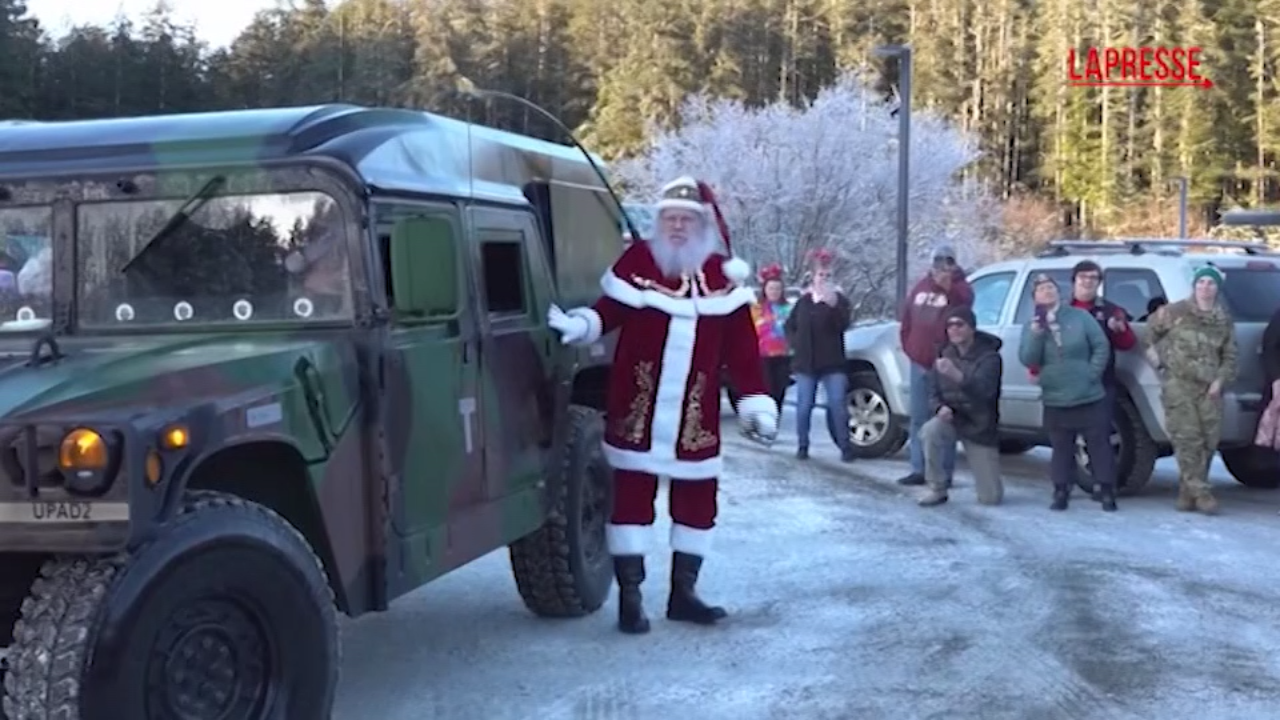 Babbo Natale consegna i regali in anticipo in Alaska