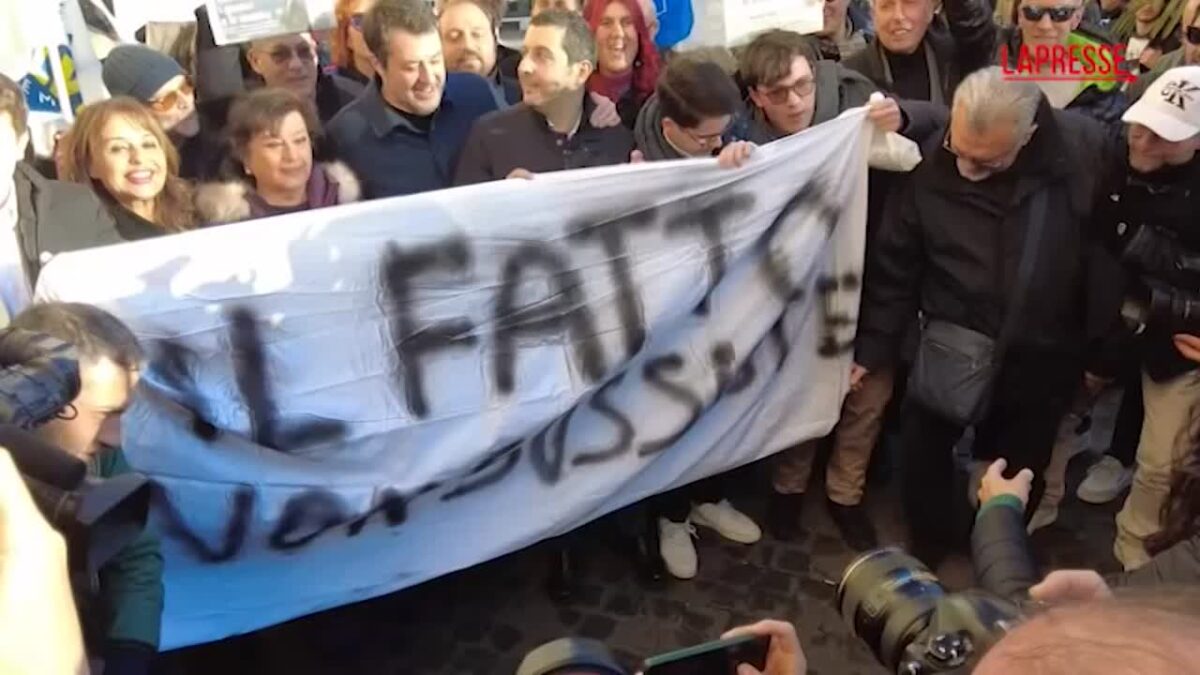 VIDEO Open Arms, Salvini festeggia l’assoluzione con ‘i suoi’ a Roma VIDEO Open Arms, Salvini festeggia l’assoluzione con ‘i suoi’ a Roma