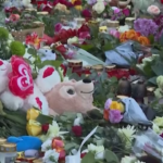 Magdeburgo, tappeto di fiori per ricordare le vittime dell’attentato