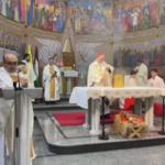 Gaza, il Patriarca di Gerusalemme celebra la messa