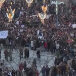 Serbia, migliaia di persone in piazza a Belgrado
