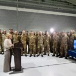 La premier Giorgia Meloni parla a contingenti italiani e si commuove: “Italia fiera di voi”