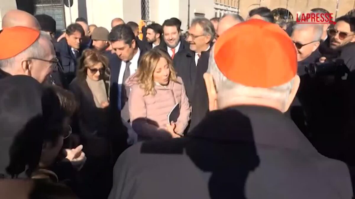 VIDEO Governo, Meloni a Roma dopo missione in Finlandia: “Non mi sembra vero rivedere il sole” VIDEO Governo, Meloni a Roma dopo missione in Finlandia: “Non mi sembra vero rivedere il sole”