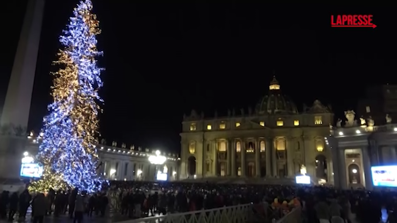 Giubileo 2025, migliaia di persone affollano piazza San Pietro